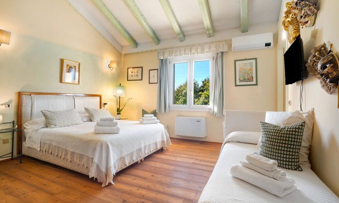Mirano Apartment | 'Verde' Room with Shared Garden, Wi-Fi and Air Conditioning