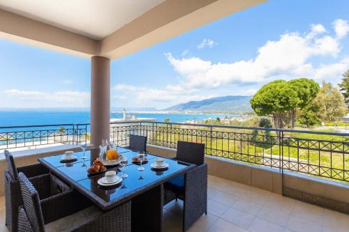 Paralia Vergas Apartment | Verga Beachside Getaway with Panoramic Seaviews