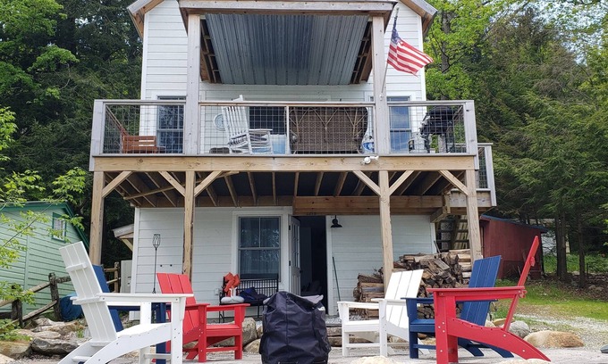 Wallingford House | Vermont Lakefront Getaway “The Wild Loon” Waterfront Home with phenomenal Views!