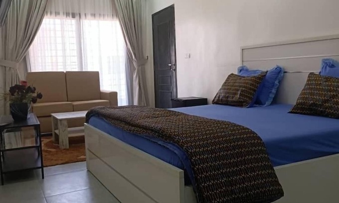 Thies Bed & Breakfast | Very large, air-conditioned room with private bathroom and balcony at the home stay