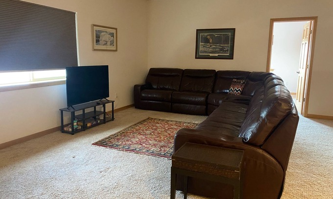 Big Piney Apartment | Very Nice 2 bedroom, 2 bath apartment. One block from downtown Big Piney, WY
