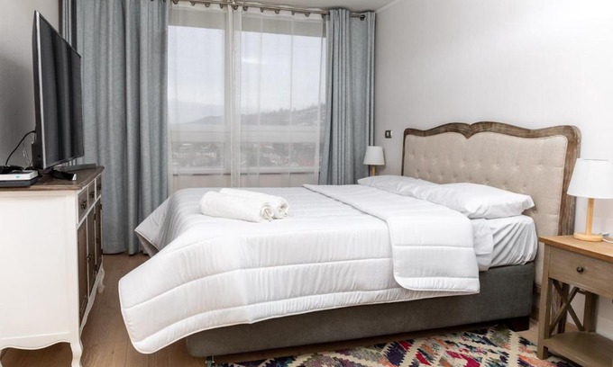 Vina del Mar Apartment | Viña Retreat - 2BR W/Pool, Wifi & Parking