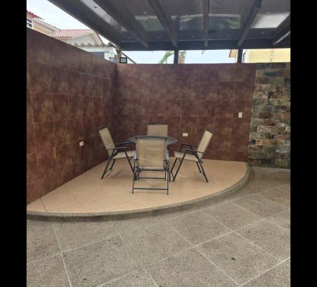 Samborondon Villa | Via Samborondón Ciudad Celeste, Tipo Mansión, 5 camas, 4 hab, piscina gym