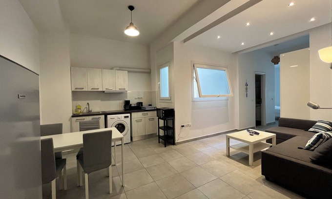 Omonia Apartment | Vibrant Omonia Oasis, Modern Apartment in the Heart of Athens