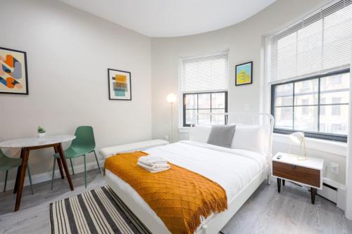 Prudential - St. Botolph Apartment | Vibrant Studio in Prudential Area
