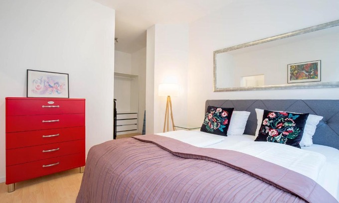 Dusseldorf Old Town Apartment | Victoria Altstadt Suites