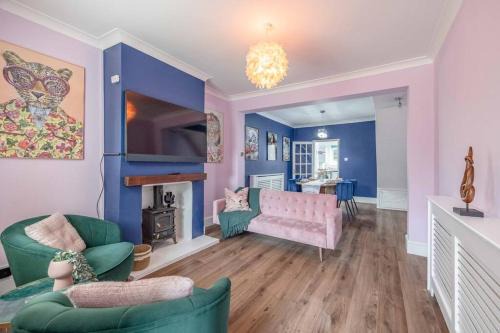 Windsor House | Victorian Cottage, Close 2 All The Sights, Parking
