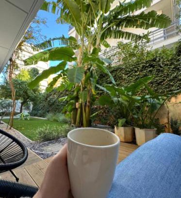 Palaio Faliro Apartment | Viktoria's garden home