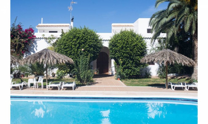 Sant Rafael de Sa Creu Villa | Villa Nieves is a beautiful villa set in a rural location yet it is still only a 5 minute drive from San Antonio and San Rafael