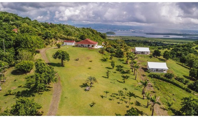 Riviere-Salee House | Villa 1 de standing 80m2 avec piscine et vue imprenable sur la mer et sur la campagne