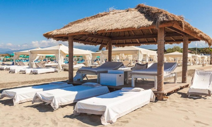 Montignoso Apartment | Villa Alberico Suite M 4pax, With A/c, Wifi, Shared Pool, Near Beach Clubs