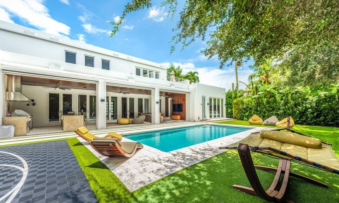 Coral Gables Villa | Villa Amani-Modern 7BR Villa w/Basketball Court & Gym