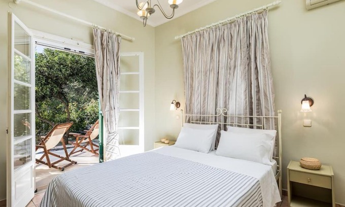 Lakones Apartment | Villa Anthoussa 4beds Family Apartment
