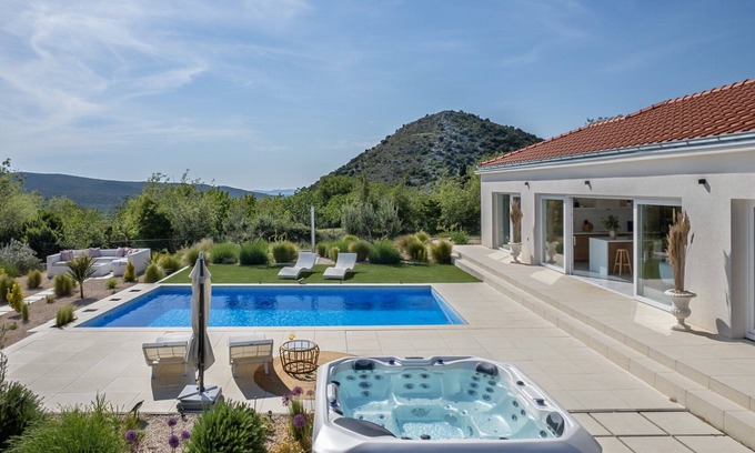 Velim Villa | Villa Atticora with Pool