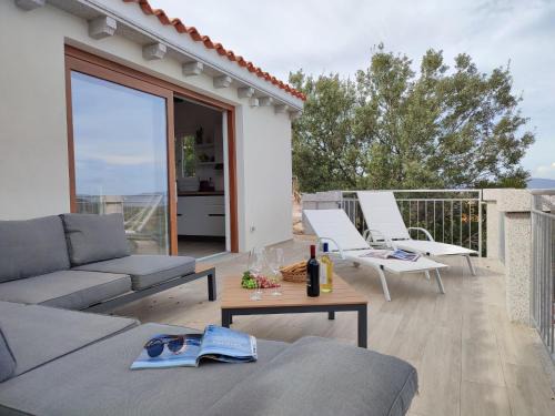 Tiriddo Villa | Villa Aurora by Interhome