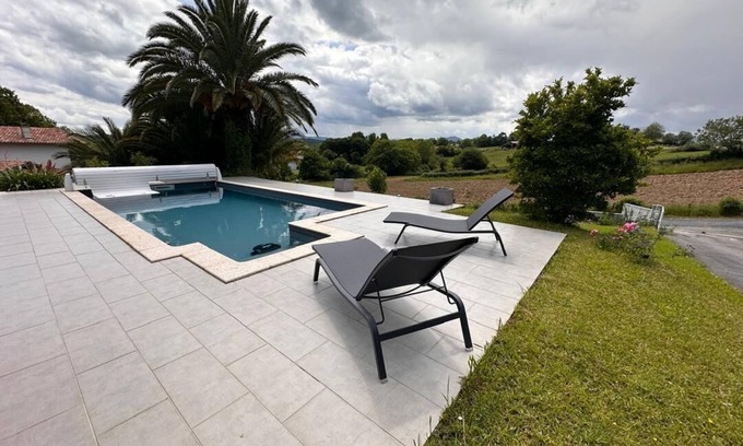 Arcangues Villa | Villa Basque Vue Piscine Campagne