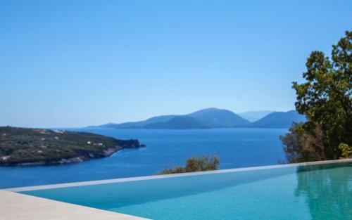 Evgiros Apartment | Villa Blauw with Infinity Pool & Sea Views