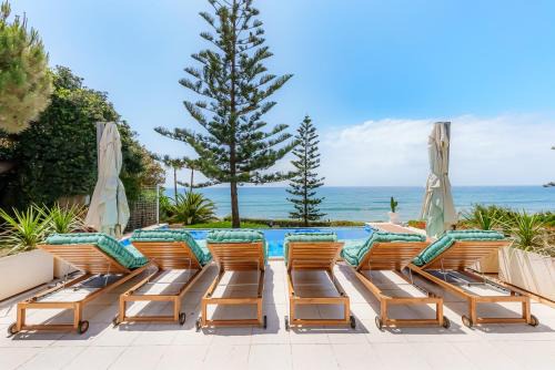 Marbella Villa | Villa Calmamar Cabopino Beachfront in Marbella