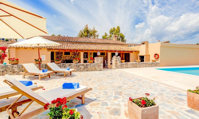Pollensa Villa | Villa Can Daniel for six people with pool and BBQ