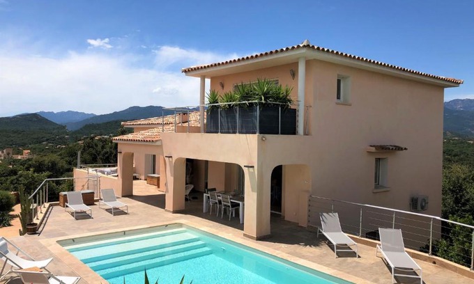 Pinarellu Villa | VILLA CARAMONTINU SERENA à Pinarello, proche plage, vue mer, piscine chauffée