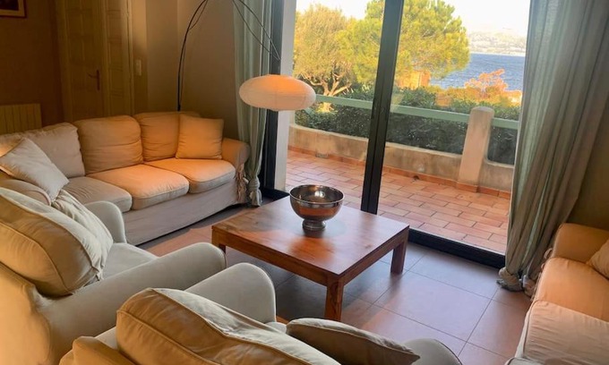 Giens Villa | villa d'exception avec piscine , au bord de la mer