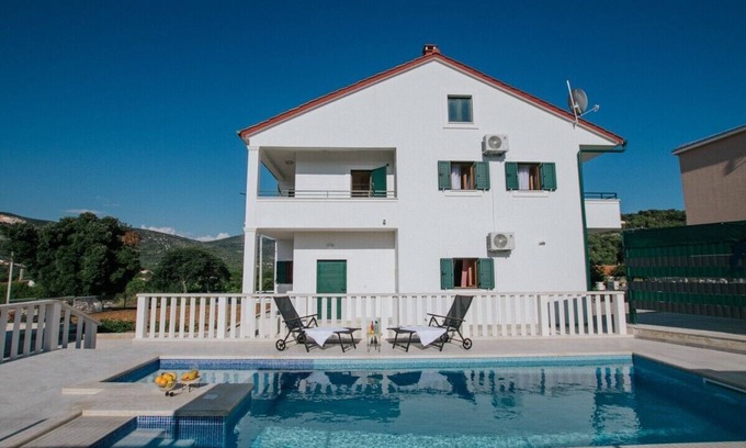 Vrsine Villa | Villa Dagovi in Vrsine - Haus für 9 Personen
