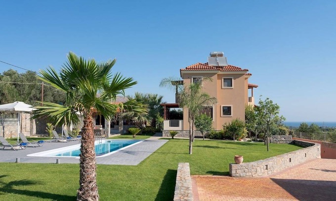Malevizi Villa | Villa David with private pool