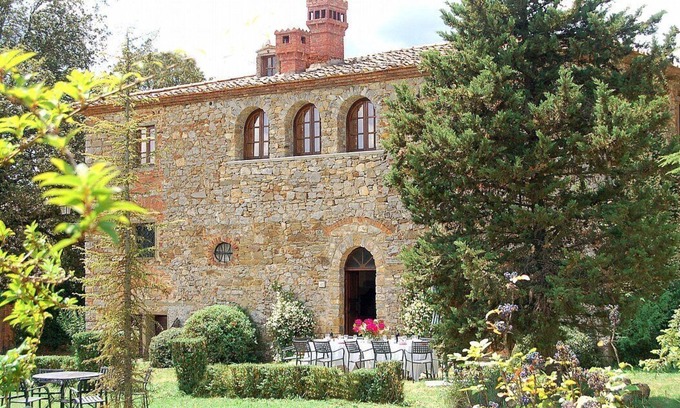 Bucine House | Villa Doralicia B: A characteristic and welcoming two-story historical villa surrounded by the greenery, with Free WI-FI.