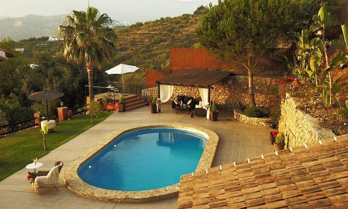 Sayalonga Villa | Villa el Pino: with Private Pool