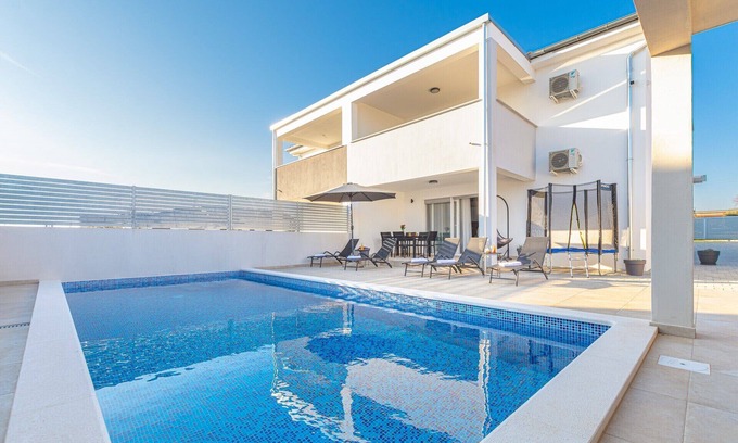 Sikici Villa | Villa Ema&Ana by Istrabook