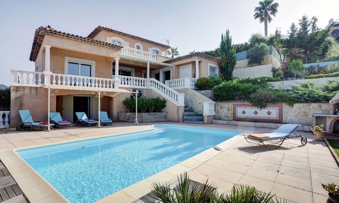 Frejus House | Villa Exclusive Dans L'esterel Frais et Calme à Frejus