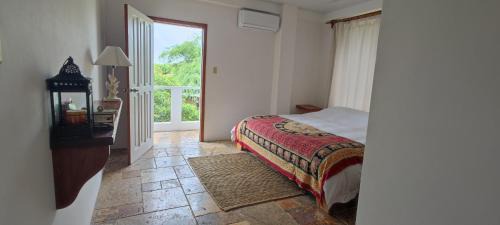 Puerto Velasco Ibarra House | VILLA FLOREANA
