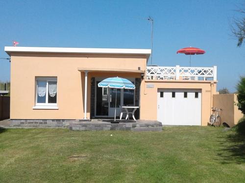 Saint-Germain-de-Varreville House | villa Les Pieds Dans l'Eau sur les plages du débarquement