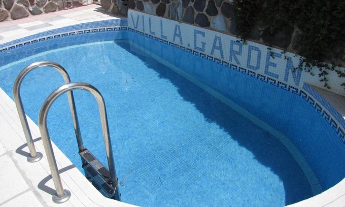 Fira Apartment | Villa Garden