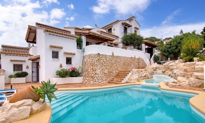 Paichi Villa | 'Villa Ibiza' with Sea View, Pool, Garden & Wi-Fi