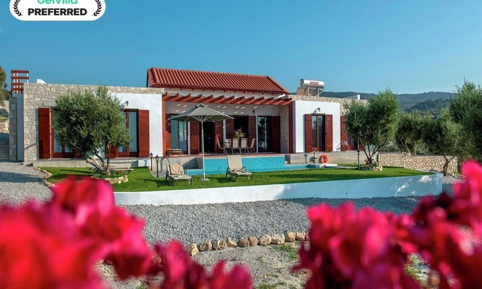 Kirianna Villa | Villa in Arkadi with Pool near the Sea