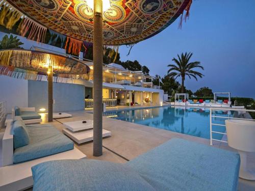 Sant Josep de sa Talaia House | Villa in Es Cubells with Infinity Pool & Views