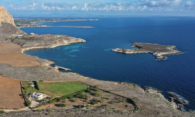 Favignana Villa | Villa in Favignana with 6 bedrooms sleeps 12