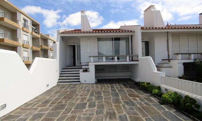 Nazare House | Villa in front of the sea