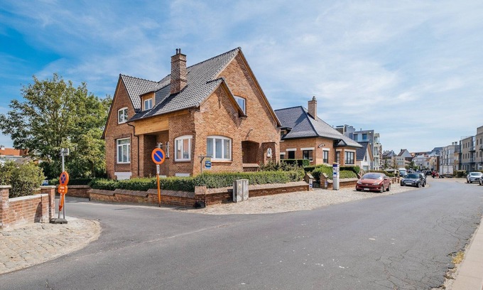 Koksijde-Bad Villa | Villa in Koksijde with Sunny Garden