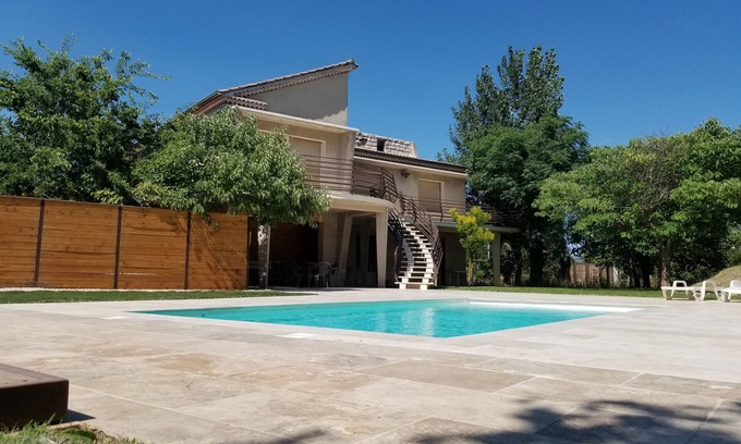 Sarrians Villa | VILLA IN PROVENCE LARGE OUTDOOR SPACE