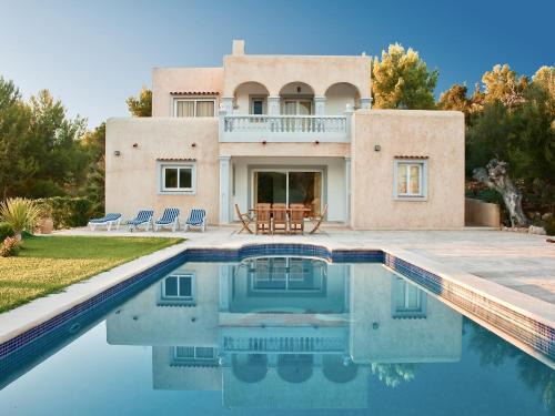 Sant Josep de sa Talaia Villa | Villa in Sant Josep near Cala Jondal Beach