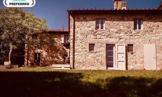 Porrena Villa | Villa in Tuscany with Heated Pool & Sports Court