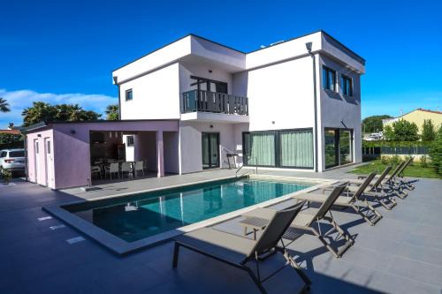 Mali Maj Villa | Villa Jacky in Poreč for 8 people with private pool just 900 meters from sea