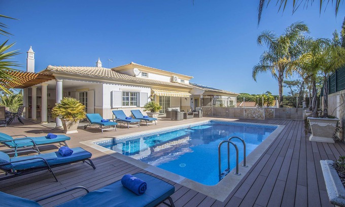 Alfa-Mar Villa | Villa Joy | 4 Bedrooms | Walking Distance to Beach | Olhos de Água