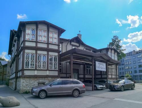 Kadriorg Hostel | Villa Kadriorg Hostel