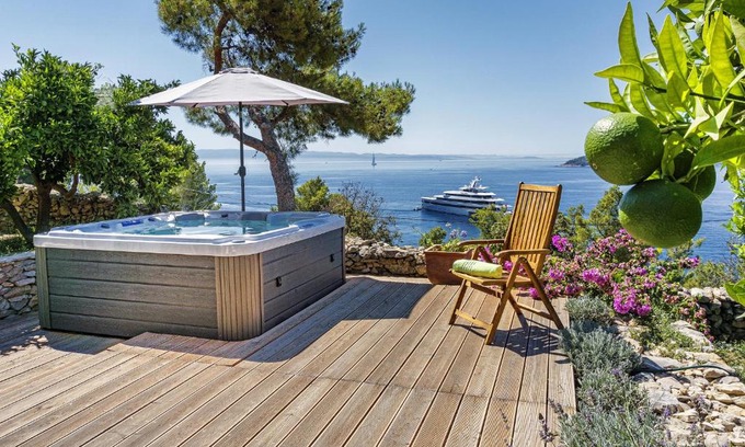 Split House | Villa Karina - Unique location with jacuzzi