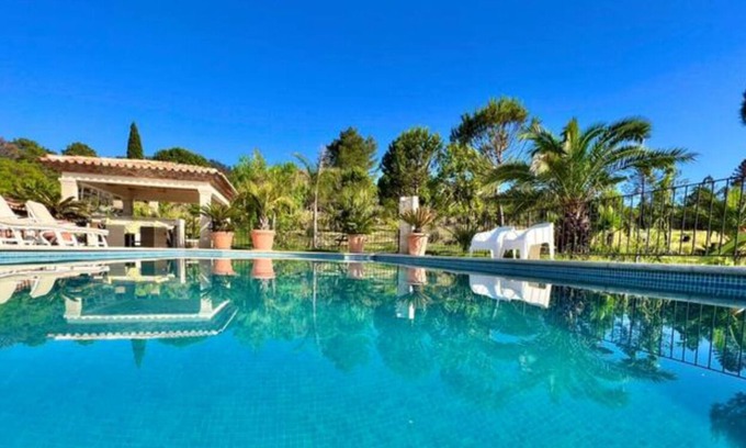 Cogolin Bed & Breakfast | Villa La Source 83 - Room 2 close to Saint Tropez