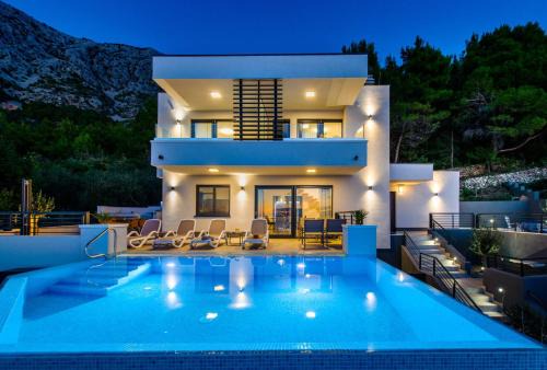 Zivogosce Villa | Villa Leona a luxury villa near Makarska, heated pool