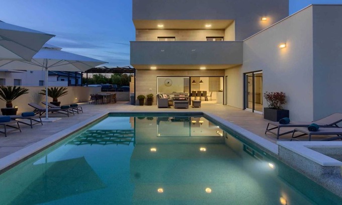 Sikici Villa | Villa Mako - The modern luxury villa with swimming pool and whirlpool in a quiet suburb of Pula